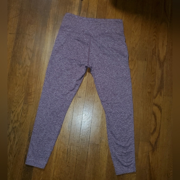 Marika Capri Leggings - Picture 6 of 10